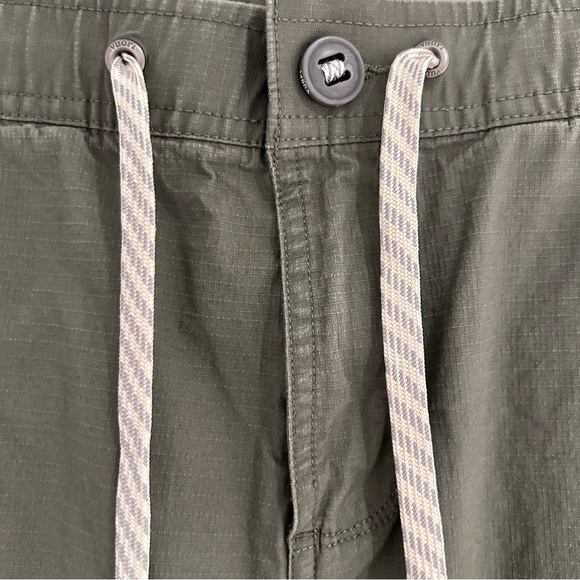 Vuori Ripstop Cropped Wide Leg Olive Green Zippered Pocket Athleisure EUC Medium - Picture 5 of 9